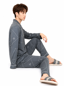 เสื้อชุดนอนผู้ชายสีเทาเข้ม แขนสั้น ผ้าถัก โพลีเอสเตอร์/คอตตอน เป็นมิตรต่อสิ่งแวดล้อม 2 ชิ้น ซักเครื่องได้ มีกระเป๋าหน้าอก สไตล์ลำลอง สีพื้น - Product Image 2