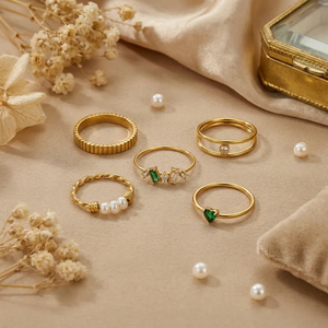 Anillo de Acero Inoxidable Geométrico de Lujo con Incrustaciones y Acabado en Oro de 18K con Revestimiento PVD, Joyería de Moda Duradera e Impermeable para Mujer - Product Image 2