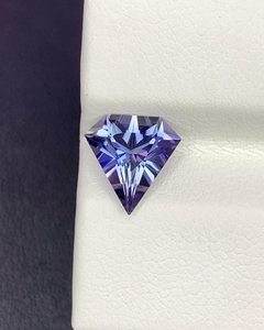 Pierre précieuse naturelle Tanzanite bleue en forme de cerf-volant, facettée, 2,00 carats, certifiée pour la fabrication de bijoux, ZUBEDA GEMS JEWELLRY - Product Image 4