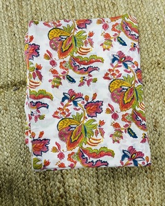 Tela india artesanal de algodón suave con estampado floral moderno de Jaipur, ligera, tejida, ideal para bolsos, cortinas y vestidos. - Product Image 3