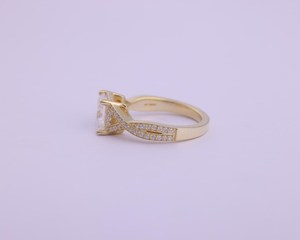แหวนเพชรทรงปรินเซสคัท 1.02 กะรัต ดีไซน์ไขว้ สำหรับเพชรเพาะเลี้ยง ทองคำ 14K สีเหลือง สำหรับขอแต่งงานแฟนสาว - Product Image 3