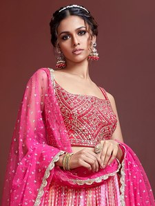 Haut court de demoiselle d'honneur en organza rose avec perles, col rond, sans manches, style classique - Product Image 3