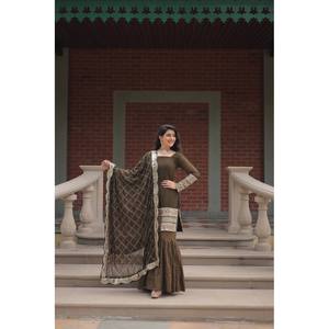 Ensemble de costume de travail brodé de paillettes et de fil pour femmes - Product Image 5