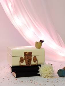 Boîte à bijoux de luxe en métal couleur menthe avec petite serrure - Rangement de style vintage pour bagues, colliers, cosmétiques et souvenirs de Noël - Product Image 4