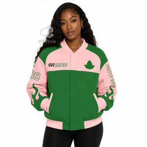 อัลฟ่า |   คาปา |   เสื้อแจ็คเก็ตวาร์ซิตี้สำหรับผู้หญิง Alpha Sorority สีเขียวชมพู ติดกระดุมแบบ Snap  ทรงมอเตอร์ไซค์  ลายเปลวไฟ - Product Image 4
