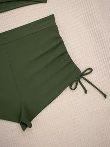 Ensemble de yoga 2 pièces vert olive pour femme : Soutien-gorge de sport croisé et short froncé taille haute en polyester respirant avec rembourrage amovible et col en V - Product Image 5