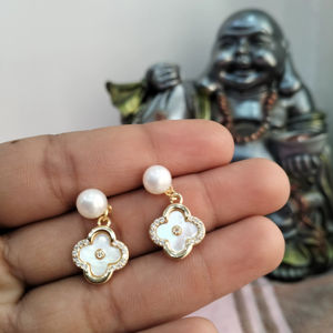Pendientes de Perlas de Agua Dulce, Flor de Trébol de Madreperla, Chapados en Oro, Joyería Antideslustre, Fabricante y Proveedor Mayorista - Product Image 1