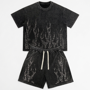 ชายนักกีฬาขี้อาย |   ชุดเซ็ตเสื้อยืดโอเวอร์ไซส์และกางเกงขาสั้นประดับคริสตัลแบบย้อมสีเอซิดสไตล์วินเทจสตรีทแวร์ 2 ชิ้น - Product Image 1