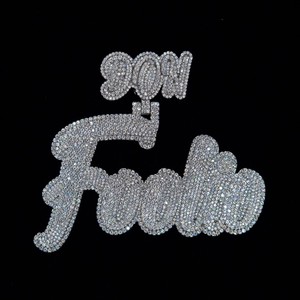 Pendentif personnalisé superposé avec nom pour homme, en Moissanite VVS et Argent 925, Collier initial personnalisé avec police bloquée, Fournisseur de bijoux Hip Hop en gros - Product Image 1