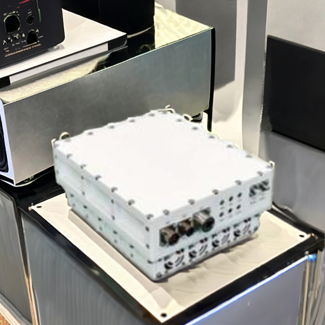Professional 5W Solid State Power Amplifier 18~26.5GHz Made of Durable Aluminium for Your Needs