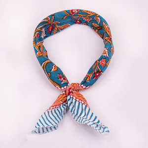 Foulard carré en coton imprimé au bloc, bandana multifonctionnel, accessoire décontracté d'été, motif bleu et rouge, mouchoir unisexe - Product Image 5