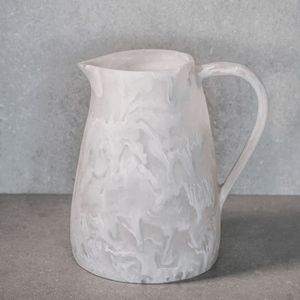 Pichet à eau décoratif en résine fait main pour un divertissement élégant à la maison et une décoration intérieure contemporaine - Product Image 1