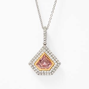 Collar de Lujo en Oro Blanco de 14K con Engaste Pavé, Certificado IGI, con Diamantes y Zafiro Azul Corte Cojín de 41.35ct - Product Image 1