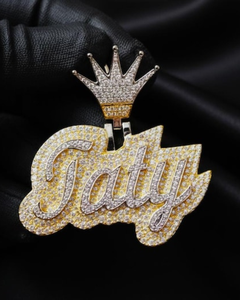 Colgante Personalizado de Plata con Baño de Oro de 18K y Moissanita con Nombre 'Taty' y Corona, Estilo Hip Hop, Unisex, para Regalo - Product Image 1
