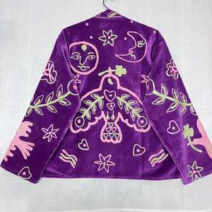เสื้อแจ็คเก็ตคอจีนกำมะหยี่สีม่วง ปักลายดอกไม้และนกด้วยมือ ทรงหลวม สไตล์จีน เสื้อคลุมฤดูหนาว - Product Image 3