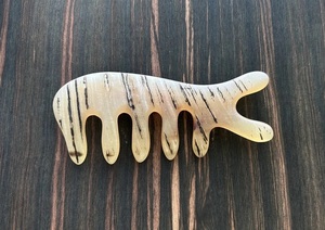Peigne de massage Gua Sha en corne naturelle à cinq dents, gratteur facial et corporel, outil de drainage lymphatique pour usage domestique - Product Image 2