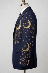 Conjunto de traje azul marino con bordado celestial para hombre – Blazer de diseño con estrellas y luna estilo vaquero occidental con pantalones - Product Image 2