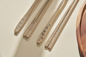 NOBBAN Set di Cucchiai e Bacchette Tradizionali Coreani con Motivo a Fiori di Prugna per Regali Turistici, Patrimonio Culturale Reale - Product Image 6