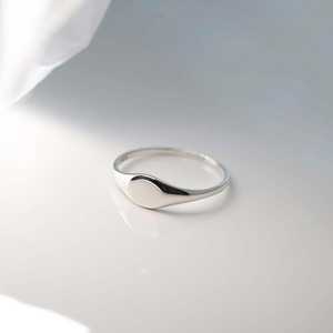 Bague signet ovale en argent sterling 925, minimaliste, gravable, populaire, pour le quotidien, personnalisable, pour le petit doigt, vente en gros - Product Image 1