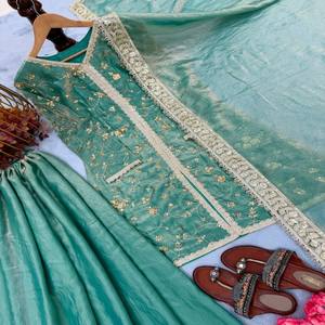 Ensemble haut et pantalon palazzo VASTRA COTTAGE en pure soie avec manches brodées de sequins, rivets et perles, et dupatta brodée sur quatre côtés - Product Image 1