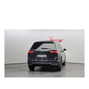 Volkswagen Tiguan 2.0 TDI Prestige 2023, 20,405 km, Diésel, Volante a la Izquierda, Asientos de Cuero, Cámara Trasera - Product Image 4