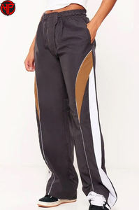 Nouvelle arrivée : Combinaison coupe-vent en nylon pour femme, coupe-vent personnalisé avec couleur contrastée, ensemble de survêtement pour le sport et le style urbain - Product Image 3