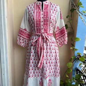 Robe longue décontractée pour femme, 100 % coton, imprimée à la main, motifs floraux multicolores, style ethnique, collection 2026, très tendance - Product Image 1