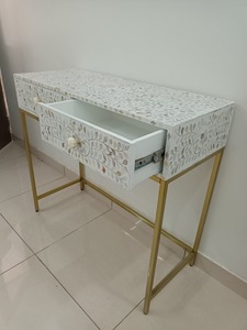 Table console de salon moderne haut de gamme en nacre écologique avec surface artisanale unique et design personnalisable - Product Image 2