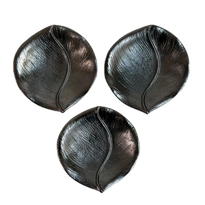 Plato de Servir Vintage con Forma de Hoja para Frutos Secos, Hecho a Mano en Metal con Acabado en Níquel Negro, Diseño Moderno, Vajilla de Alta Calidad - Product Image 1