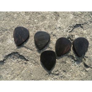 Plectres de guitare en corne naturelle faits à la main, bords lisses, durables, pour guitare acoustique et électrique, OEM ODM, vente en gros - Product Image 4