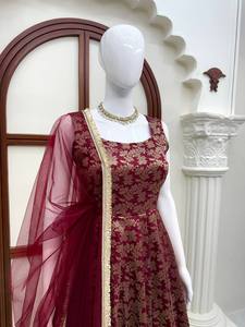 ชุดเดรส Anarkali ปักลายดอกไม้สีแดงเบอร์กันดี ชุดอินเดียแบบดั้งเดิม พร้อมผ้าคลุมไหล่โปร่งบาง สำหรับงานแต่งงาน - Product Image 5