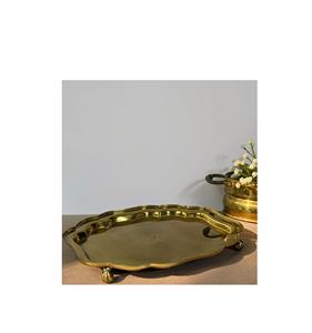 Bandeja de Servicio de Latón Dorado Opulento para una Hospitalidad Lujosa con un Diseño Magnífico, Artesanía Atractiva y Metal Duradero - Product Image 1