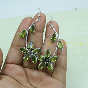 Pendientes de Peridoto Verde, Plata de Ley 925, Pendientes Colgantes, Joyería de Peridoto, Regalo para Mujeres - Product Image 4