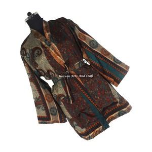 KS011 Kimono court en soie vintage pour femme, style bohème, ample, imprimé floral coloré, idéal pour la plage et les vacances - Product Image 6