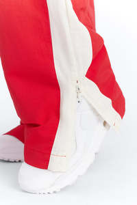 Pantalon de survêtement unisexe léger en tissu coupe-vent avec empiècements contrastants rouges, style streetwear, fournisseur en gros, pantalon pour homme - Product Image 4