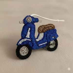 Porte-clés brodé de perles pomme, cadeau pour enseignant, breloque pour sac, pendentif pour clé de voiture par Glowin Fashion - Product Image 1