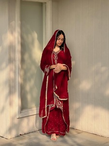 Ensemble de costume palazzo indien prêt-à-porter, nouvelle collection de créateurs, haut, bas et dupatta, pour mariage, avec broderies riches. - Product Image 5