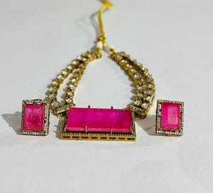 Conjunto de collar inspirado en Sabyasachi con piedra AD rosa y aretes a juego, chapado en oro, joyería nupcial llamativa. - Product Image 5