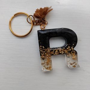 Porte-clés en résine fait main – Porte-clés personnalisé avec initiale et un design artistique magnifique pour sacs, sacs à dos, clés - Product Image 2