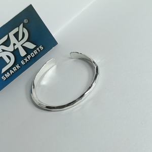 Bracelet manchette en laiton plaqué argent martelé, ajustable, style Kada ouvert, artisanat métallique fait main, bijoux minimalistes unisexes, vente en gros - Product Image 5