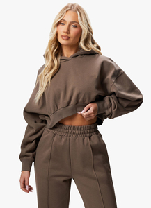 Ensemble survêtement femme crop top à capuche et pantalon de jogging, coupe courte à épaules tombantes, fabriqué au Pakistan, haute qualité - Product Image 2