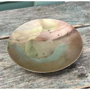 Juego de bandejas redondas de metal hechas a mano |   Plato Decorativo con Degradado de Ámbar Esmaltado para Mesa de Centro y Fiestas |   Decoración para el Hogar al por Mayor - Product Image 5