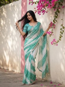 Conjunto de Saree de Rayón con Degradado Rosa y Morado, Adornado con Detalles, Traje Tradicional Indio y Pakistaní para Fiestas y Bodas - Product Image 4