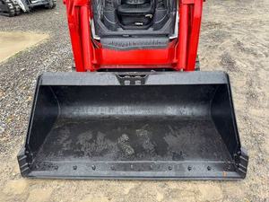 Minicargadora de orugas Takeuchi TL6R con motor diésel, color blanco, equipo de construcción en venta - Product Image 5