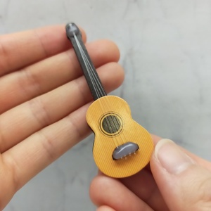 Mini guitarra de madera, instrumento de juguete tallado con temática musical, decoración, accesorio para casa de muñecas, regalo de recuerdo para mayores de 14 años - Product Image 6