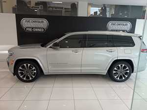 SUV de taille moyenne Cherokee 2024 d'occasion, moteur essence 3.6L, finition haut de gamme - Product Image 1