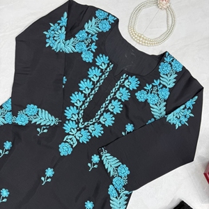 Elegante Conjunto de Kurti y Pantalón de Seda Romana con Bordado de Hilo, Prendas Festivas Cómodas y Completamente Cosidas - Product Image 5