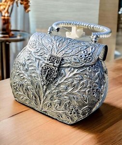 Bolso de Mano Tipo Clutch de Metal de Latón Chapado en Oro, Hecho a Mano, Vintage, Personalizado y Tallado a Mano, de F S International - Product Image 6