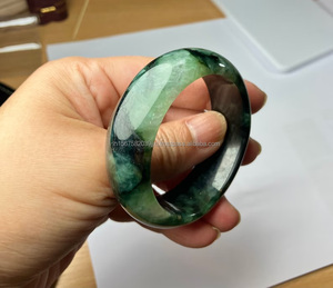 Brazaletes de resina de alta calidad con prácticas sostenibles Estilo clásico con patrón de números de diamantes y perlas - Product Image 1