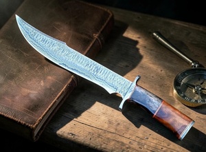 Couteau de survie professionnel A&M Enterprises en acier Damas à lame fixe, manche en bois, avec étui en cuir - Product Image 4